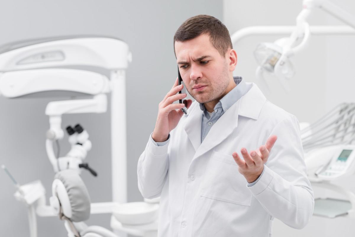 O que fazer em caso de falhas em equipamentos médicos?